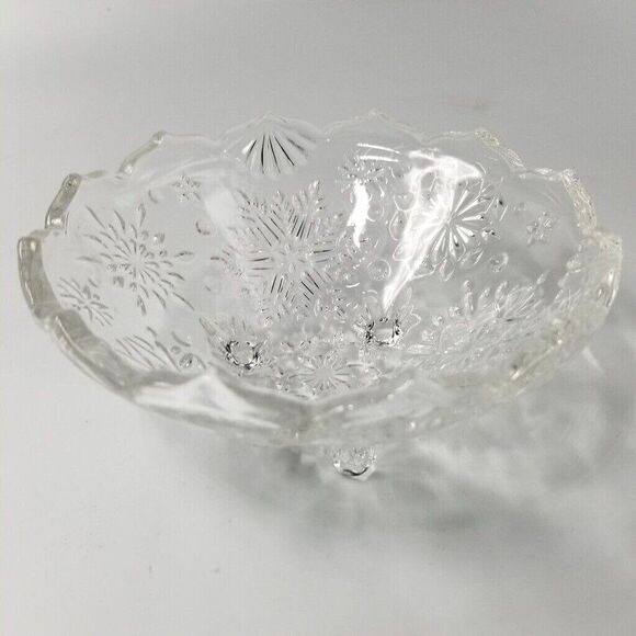Mikasa Clear Crystal 3 Footed Dish Snowflake Christmas Clear Candy Bow' 960/210 - Picture 6 of 8